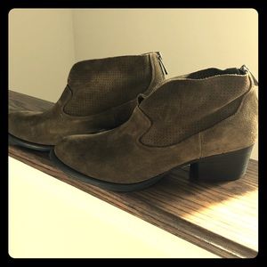 Jessica Simpson ankle boots